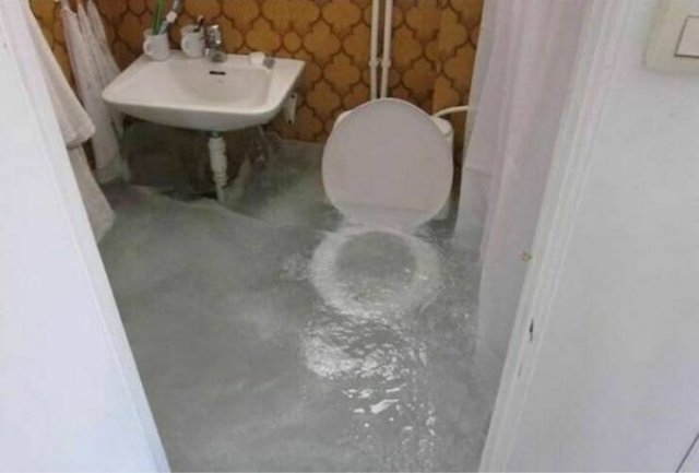 Strange Restrooms (25 pics)