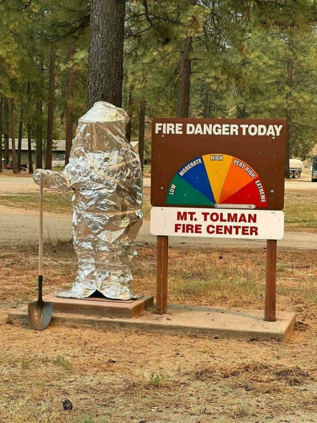 Weird And Creepy Signs (15 pics)