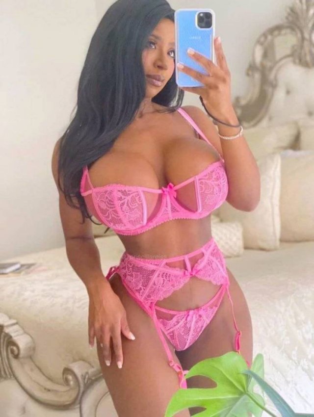 Girls In Lingerie (49 pics)