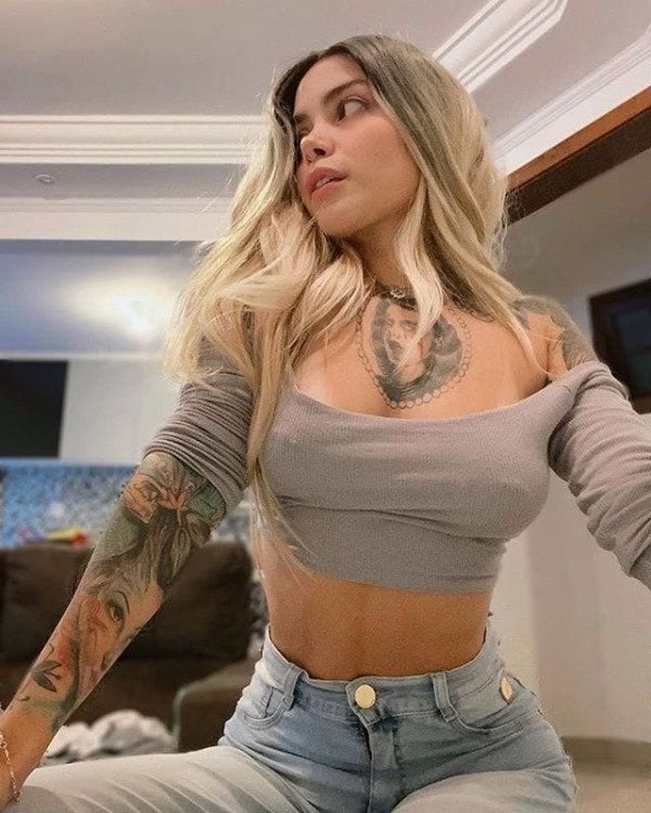Braless Girls (37 pics)