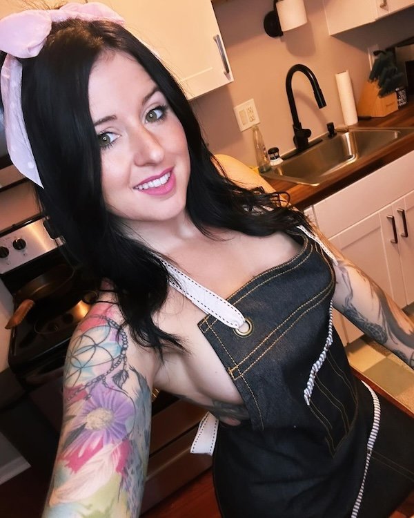 Braless Girls (37 pics)