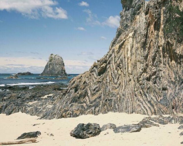 Unusual Finds On The Beaches (22 pics)