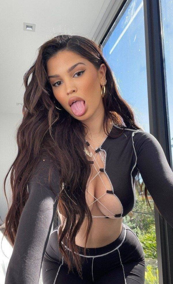 Hot Girls (31 pics)