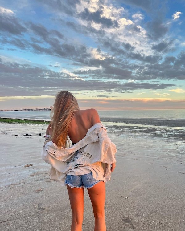 Girls In Shorts (33 pics)