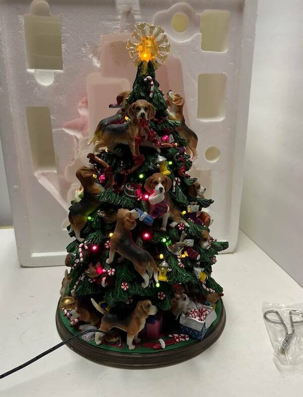 Christmas Finds In Thrift Shops (28 pics)