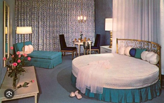 Vintage Things In Old Houses (22 pics)