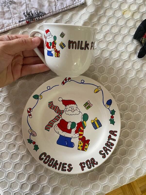 Christmas Finds In Thrift Shops (28 pics)
