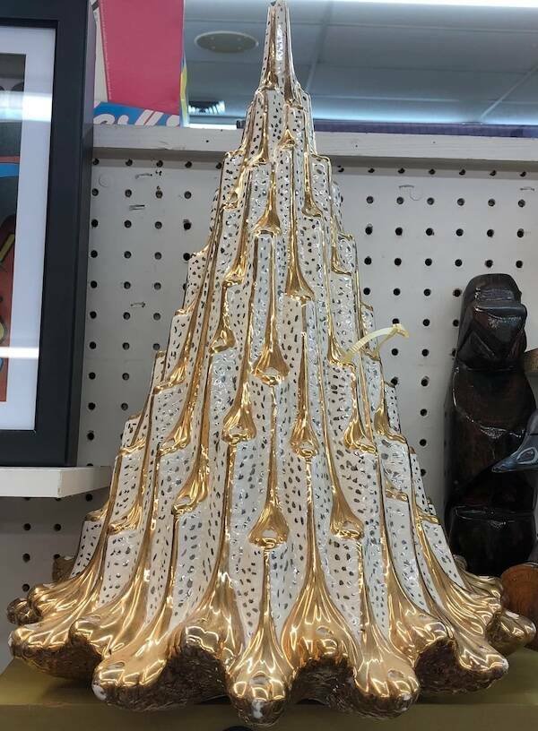 Christmas Finds In Thrift Shops (28 pics)
