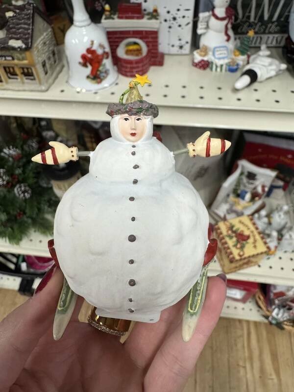 Christmas Finds In Thrift Shops (28 pics)
