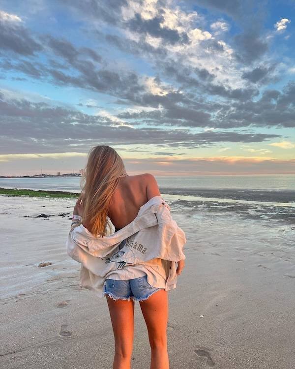 Girls In Shorts (29 pics)