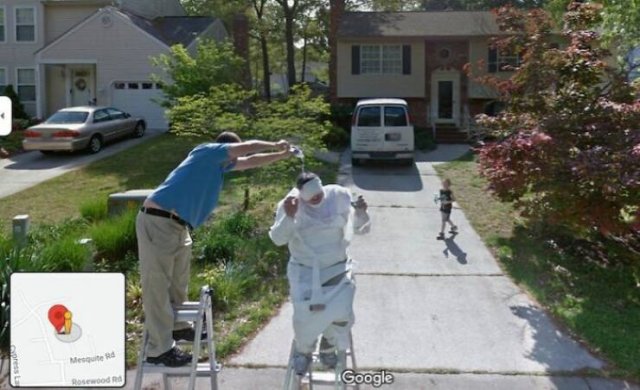 Unusual Finds In Google Street View (24 pics)