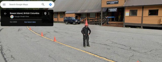 Unusual Finds In Google Street View (24 pics)