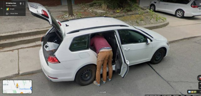 Unusual Finds In Google Street View (24 pics)