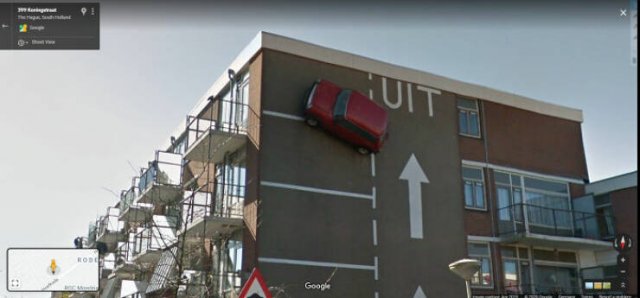 Unusual Finds In Google Street View (24 pics)