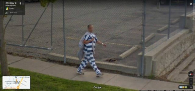 Unusual Finds In Google Street View (24 pics)