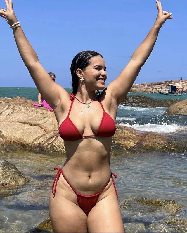 Bikini Girls (39 pics)