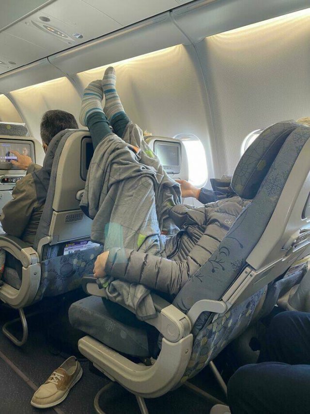 Annoying Plane Passengers (23 pics)