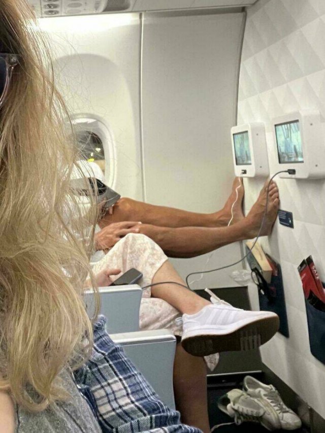 Annoying Plane Passengers (23 pics)