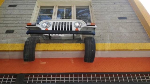 What Is Going On Here? (37 pics)