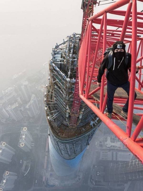 What Is Going On Here? (37 pics)