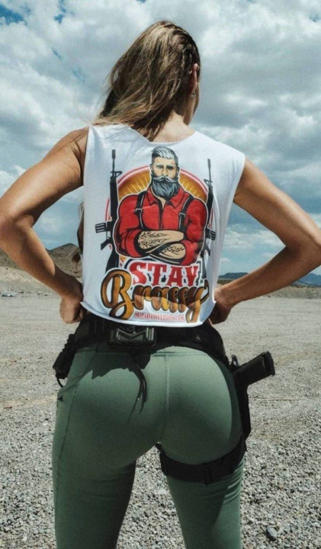 Girls With Guns (39 pics)