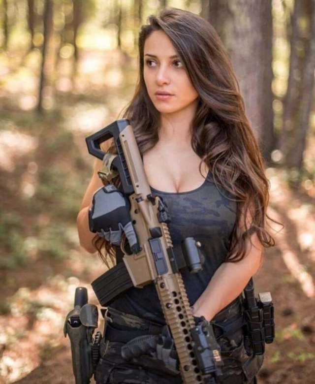 Girls With Guns (39 pics)