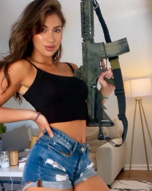 Girls With Guns (39 pics)