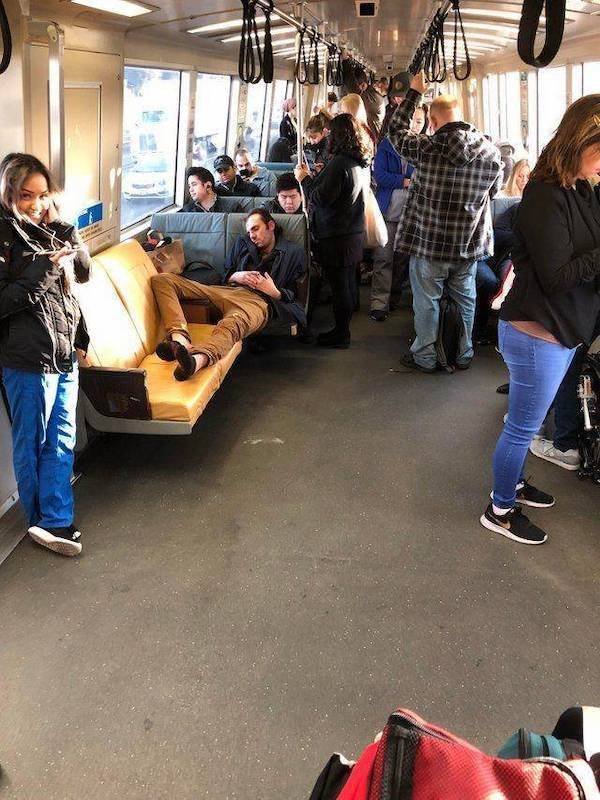 Annoying People And Situations (19 pics)