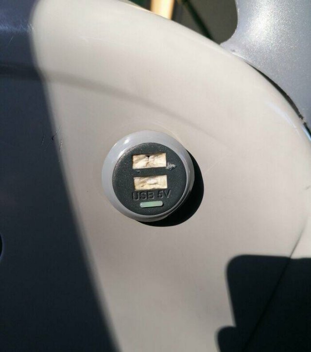 Annoying People On Public Transport (24 pics)