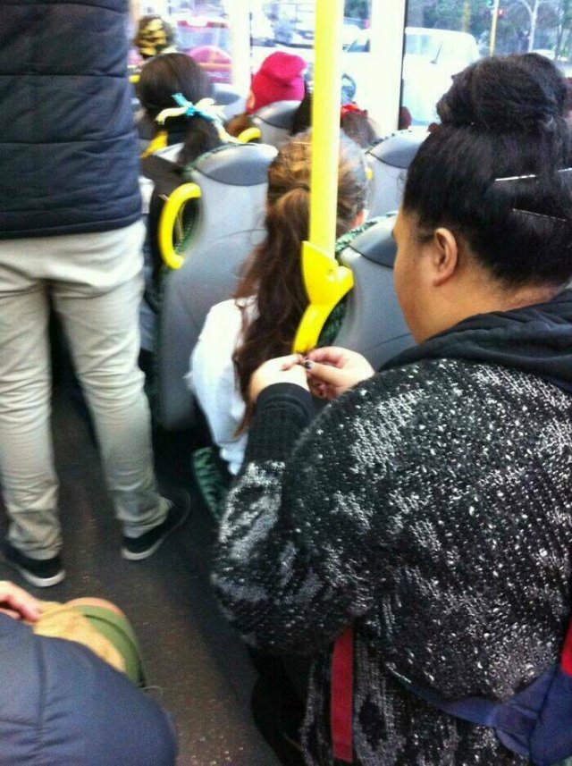 Annoying People On Public Transport (24 pics)