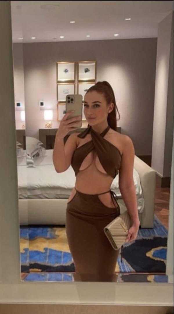 Braless Girls (45 pics)