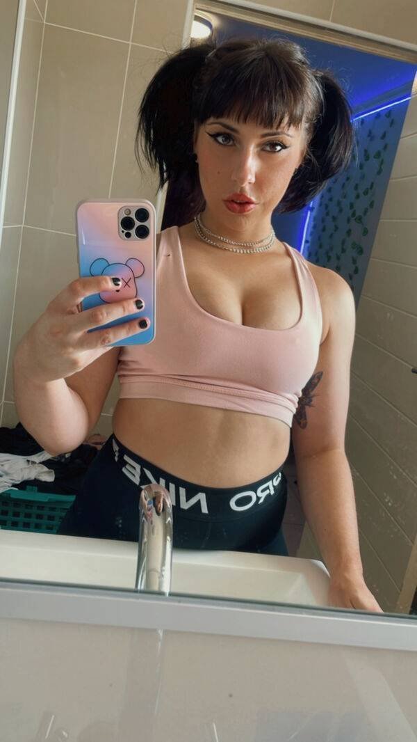 Selfie Girls (46 pics)