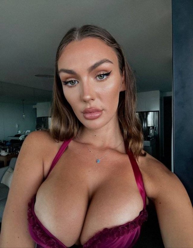 Girls With Tan Lines (47 pics)