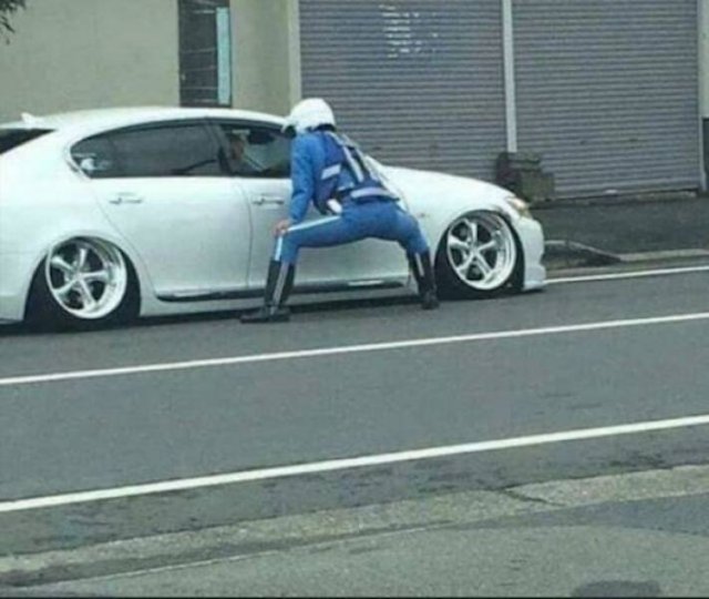 What Is Going On Here? (23 pics)