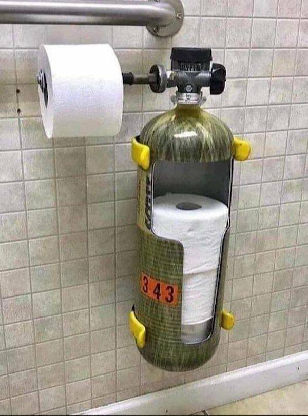What Is Going On Here? (21 pics)