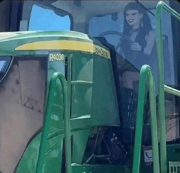 What Is Going On Here? (21 pics)