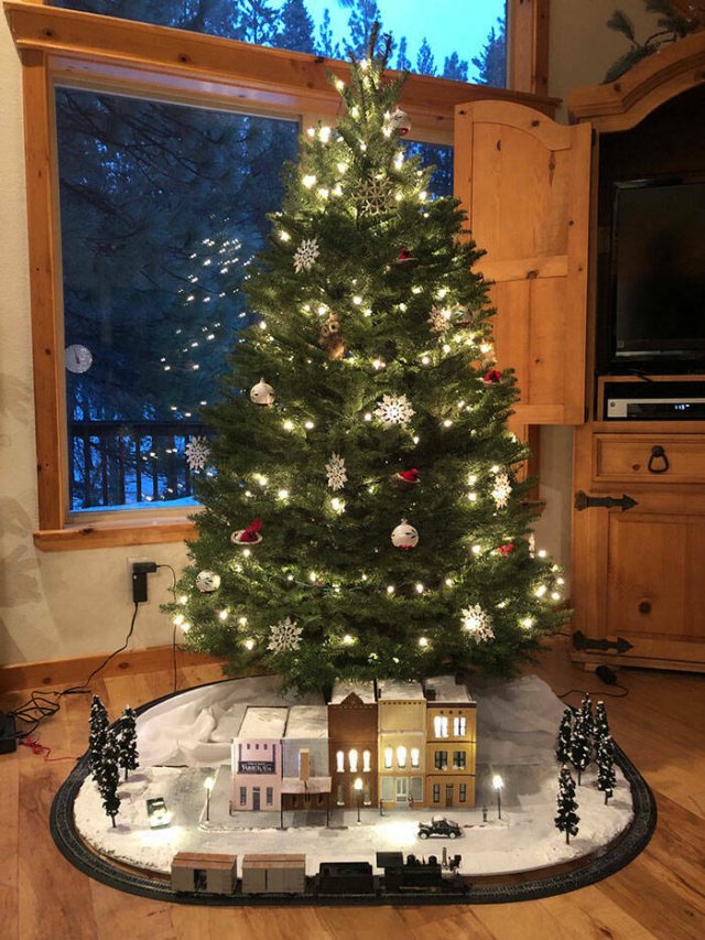 Creative Christmas Trees (25 pics)