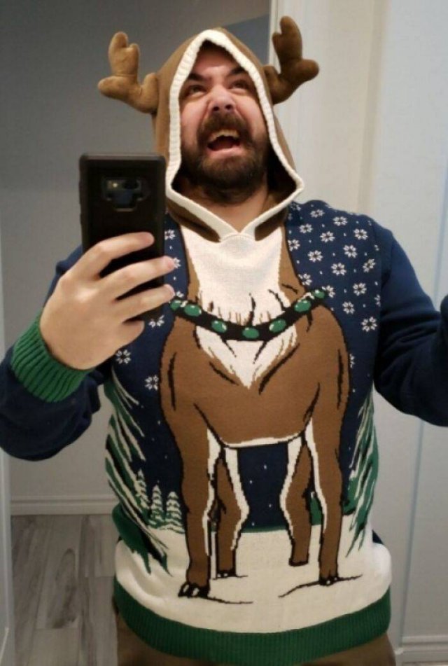 Odd Christmas Sweaters (22 pics)