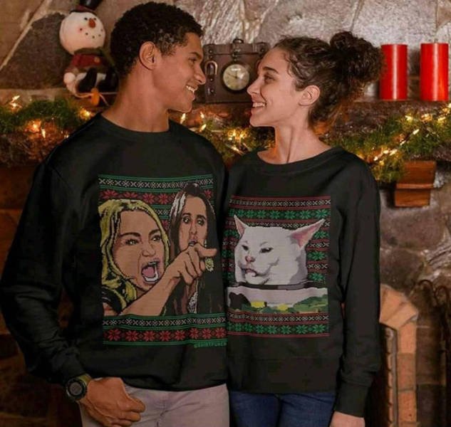 Odd Christmas Sweaters (22 pics)