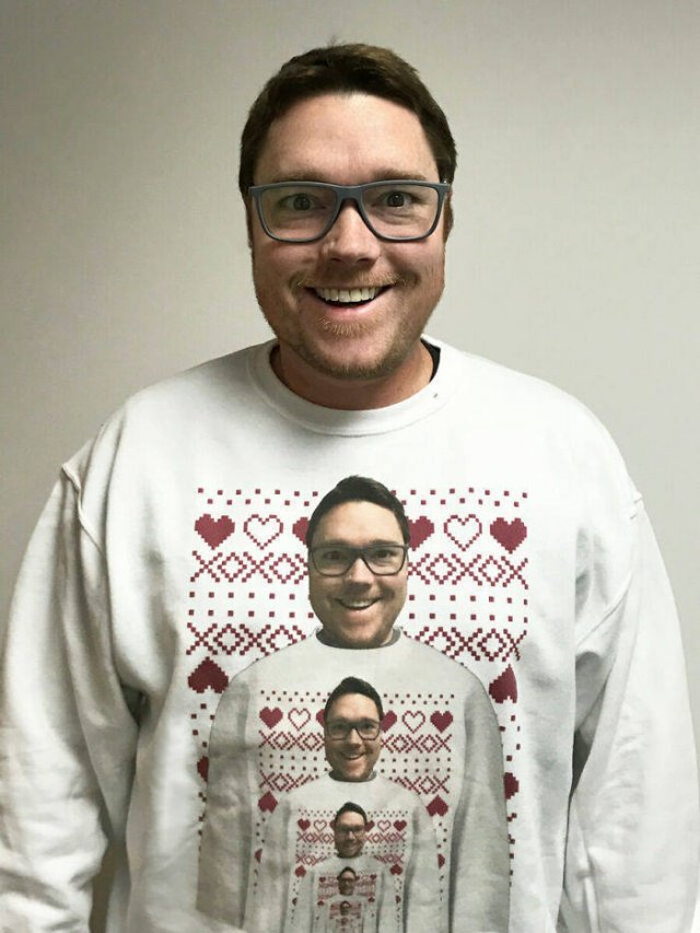 Odd Christmas Sweaters (22 pics)