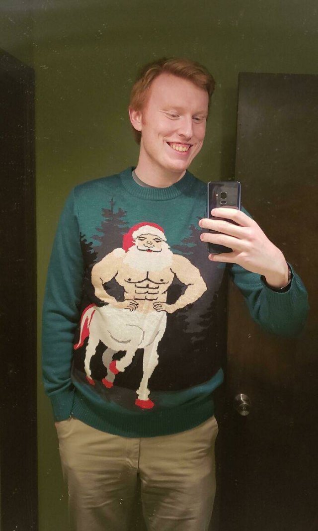 Odd Christmas Sweaters (22 pics)