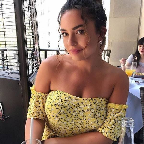 Beauty Brunettes (34 pics)