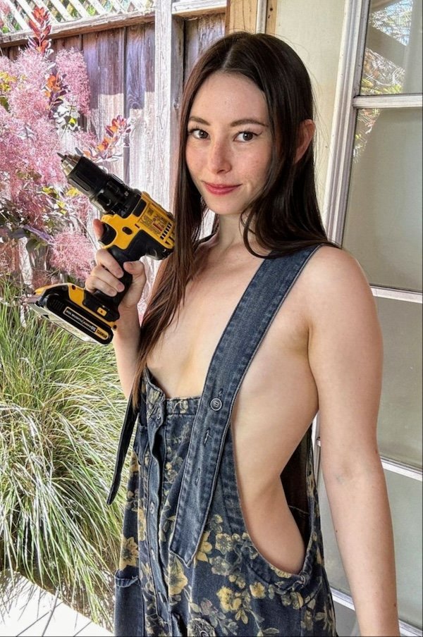 Braless Girls (28 pics)