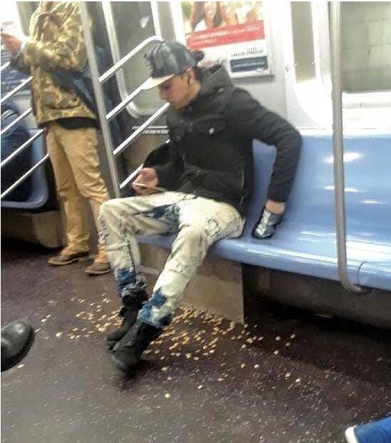 Horrible Habits And Behaviors Of People (23 pics)