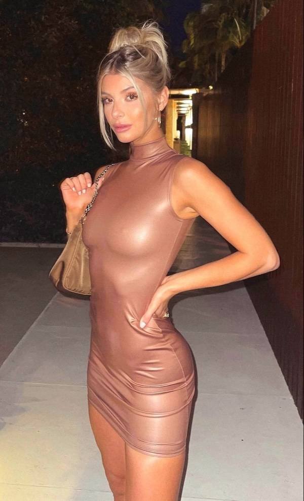 Braless Girls (41 pics)