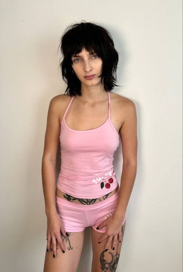 Braless Girls (41 pics)