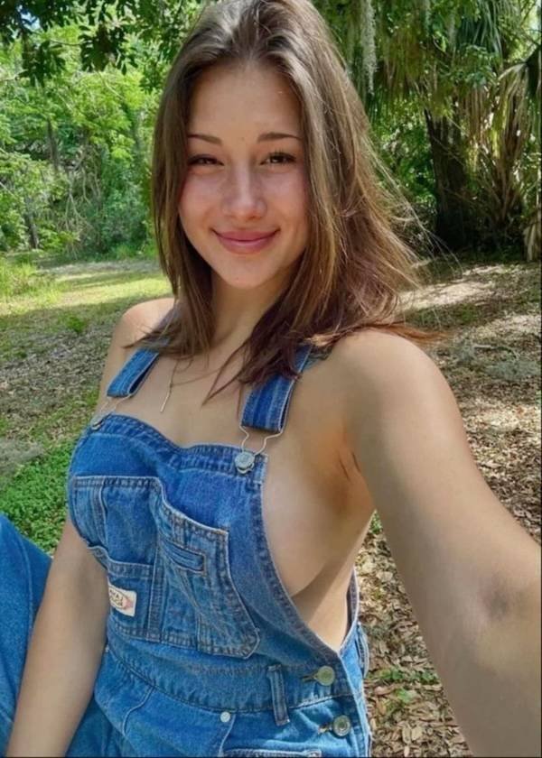 Braless Girls (41 pics)