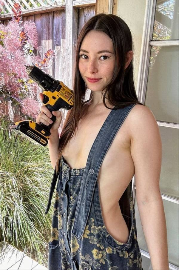 Braless Girls (41 pics)