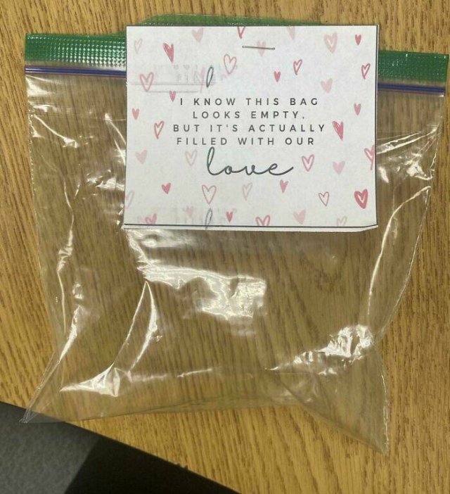 Hilariously And Failed Gifts (24 pics)