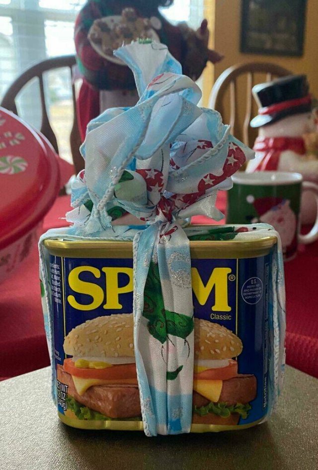 Hilariously And Failed Gifts (24 pics)
